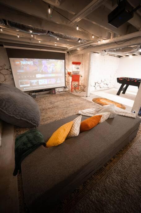 Reno'S Biggest Little House - Cozy Home Theatre Eksteriør bilde